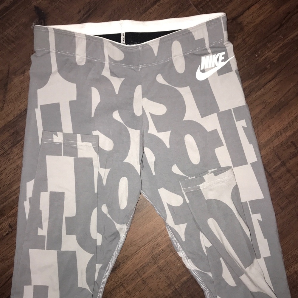 Like new Nike leggings 😍😍
